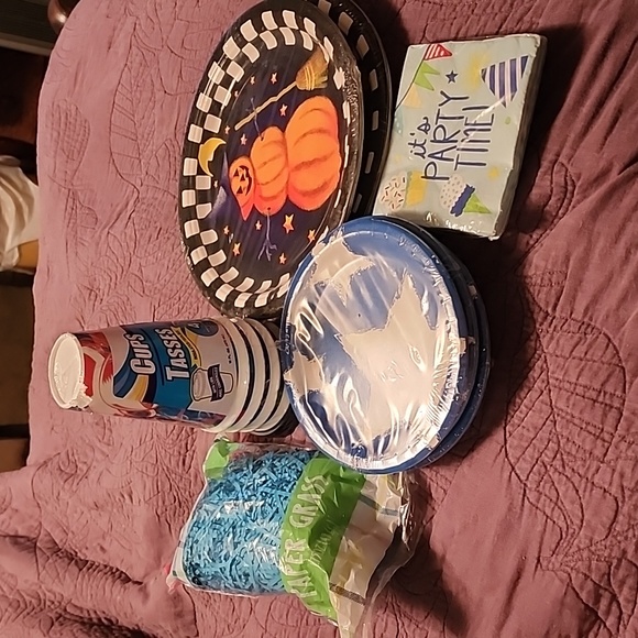 ASSORTMENT OF  🥳 PARTY  SUPPLIES 🥳 🎉 - Picture 1 of 11